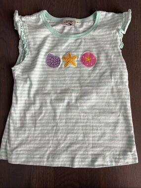 Girls shirt EUC size 5 Luigi